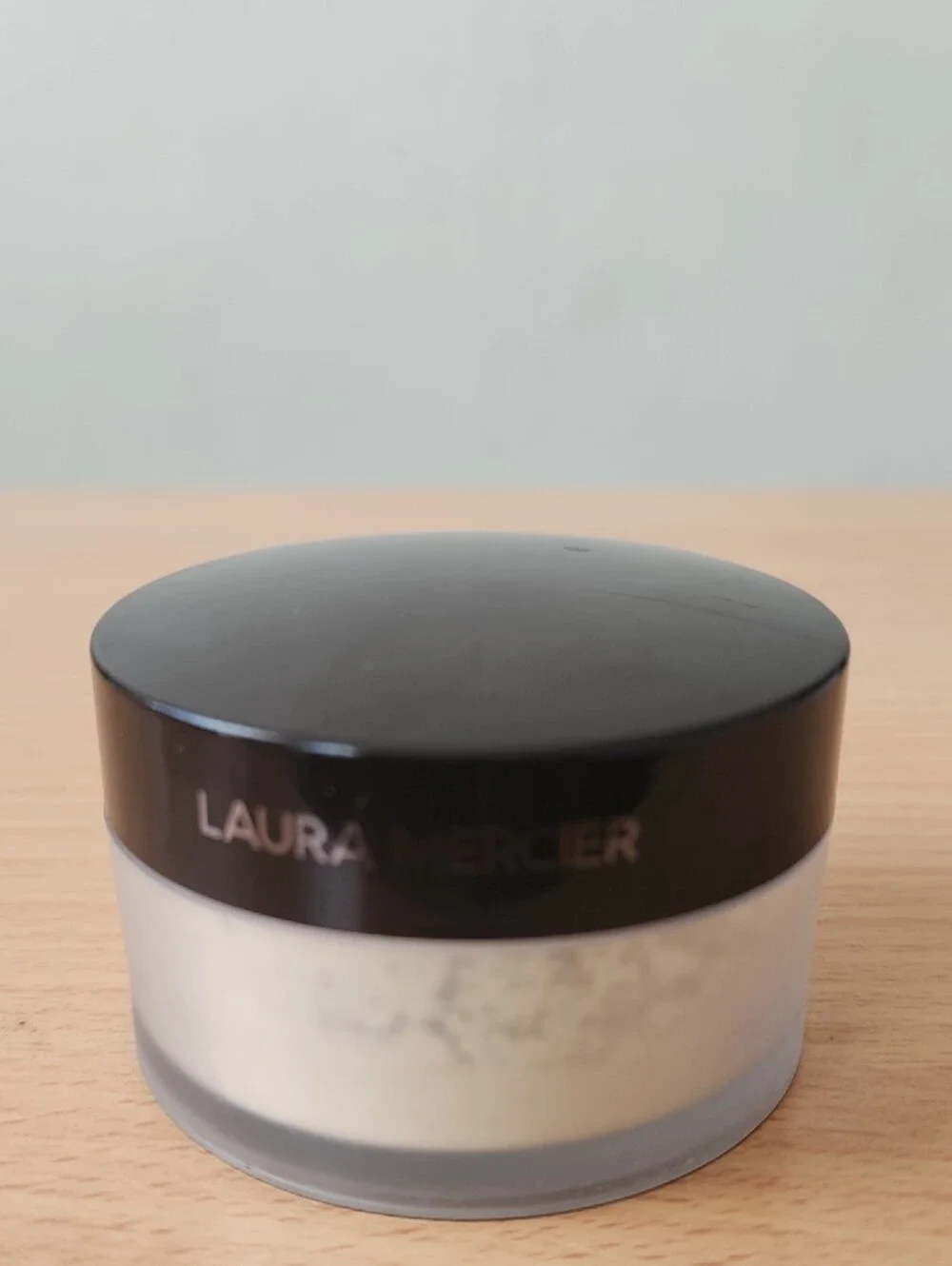 laura mercier Loose Setting Powder in White-Cream Jar. New Without Box